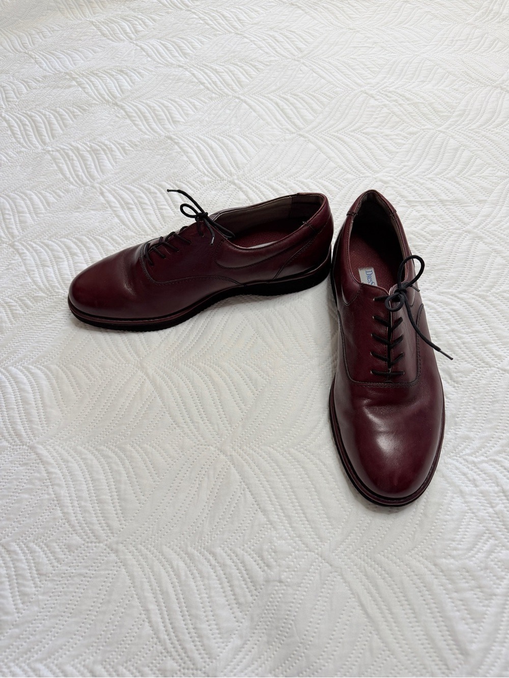 Rockport Vibram Men’s Burgundy Leather Lace-Up Oxfords Dress Shoes. Size 12